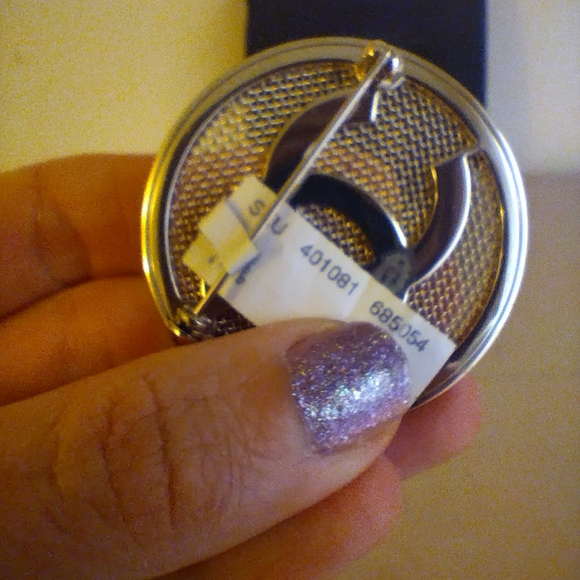 Chanel mesh pin - Picture 2 of 2